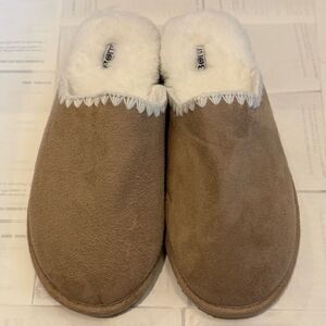 NWOT/NWOB Born Slippers - Women's Size S (5-6) or XL (11-12) - Tan, Faux Suede